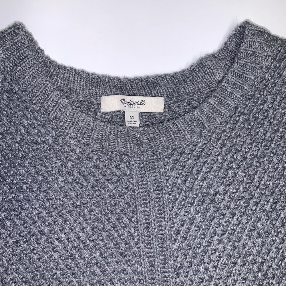 Madewell hex comb 1937 grey Sweater size Medium. Crew neck. slits on the side. - Picture 11 of 16